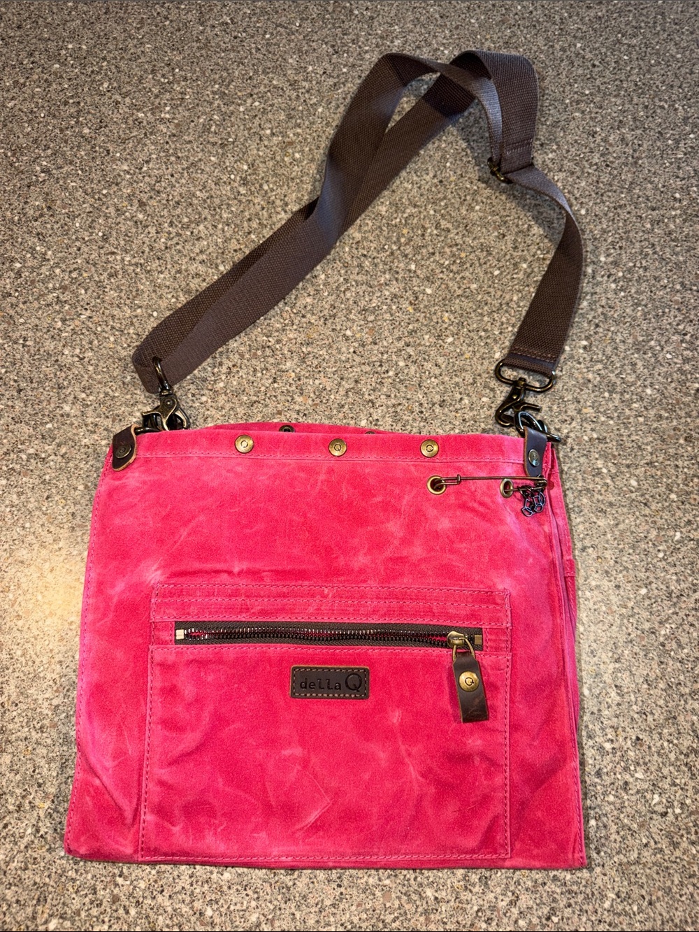 Della Q TL Yarn Crafts waxed canvas bag